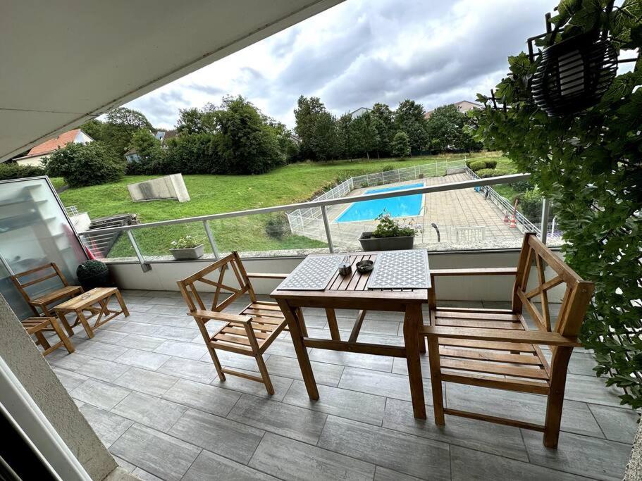 Appartement Cosy Avec Balcon Et Piscine ブザンソン エクステリア 写真