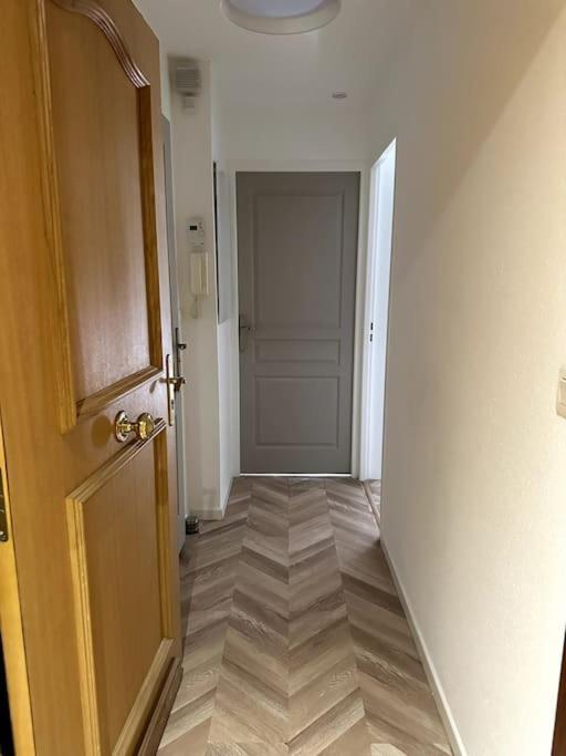 Appartement Cosy Avec Balcon Et Piscine ブザンソン エクステリア 写真