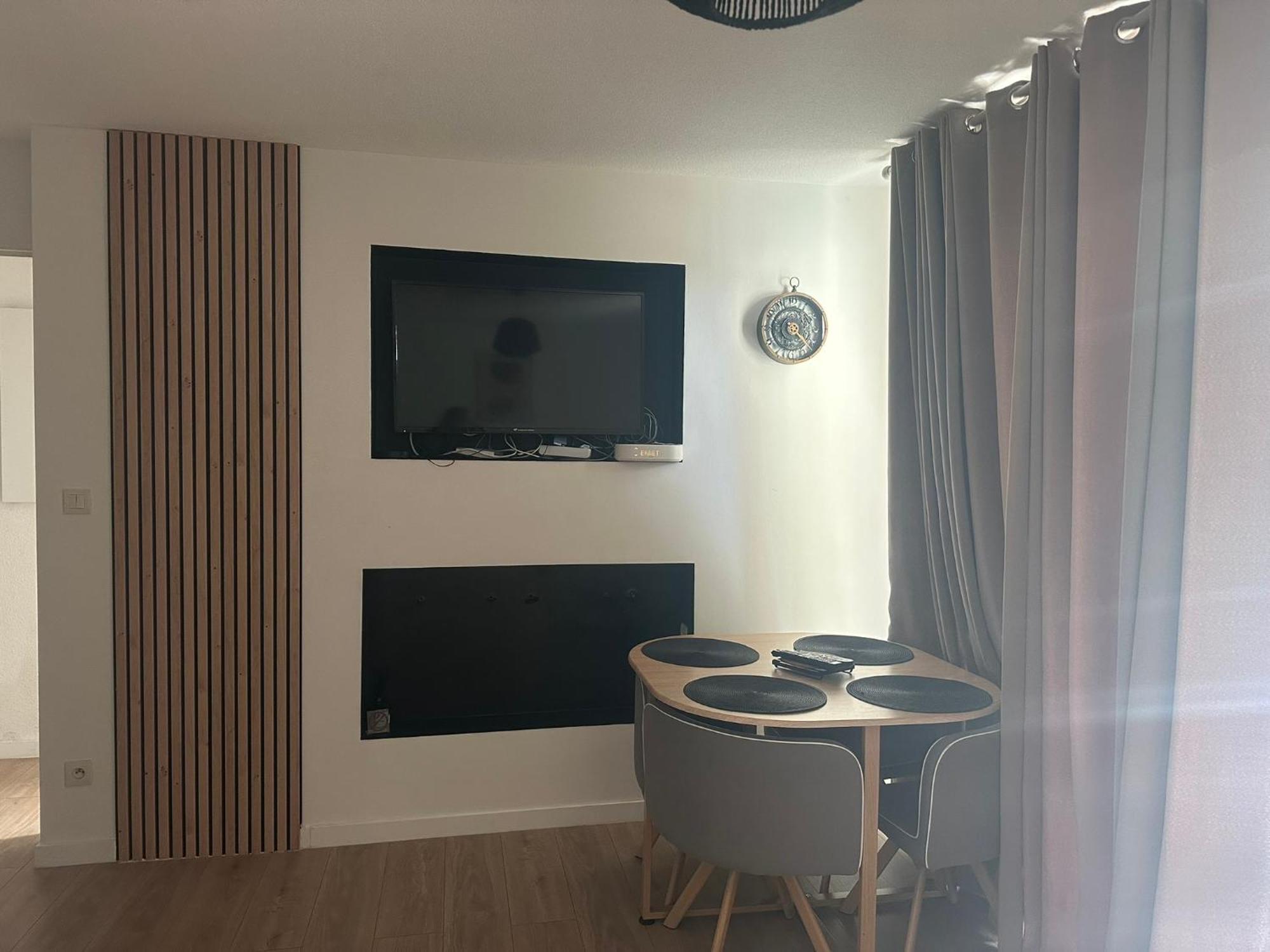 Appartement Cosy Avec Balcon Et Piscine ブザンソン エクステリア 写真